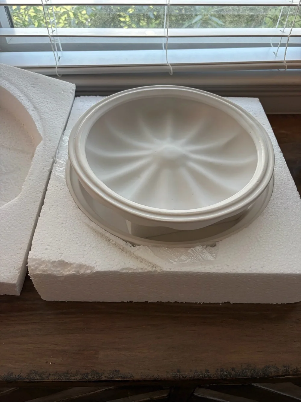 Decor Steals NIB White Pumpkin Pie Ceramic Dish Tan Stem Autumn Fall Thanksgivin